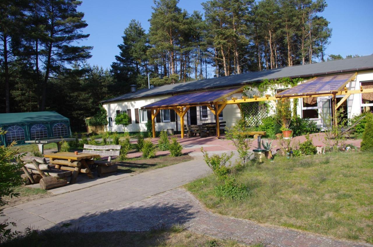 Gruppenbungalow-Waldhaus-Am Ferienpark มิโรว์ ภายนอก รูปภาพ