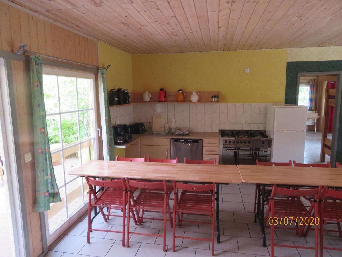 Gruppenbungalow-Waldhaus-Am Ferienpark มิโรว์ ภายนอก รูปภาพ