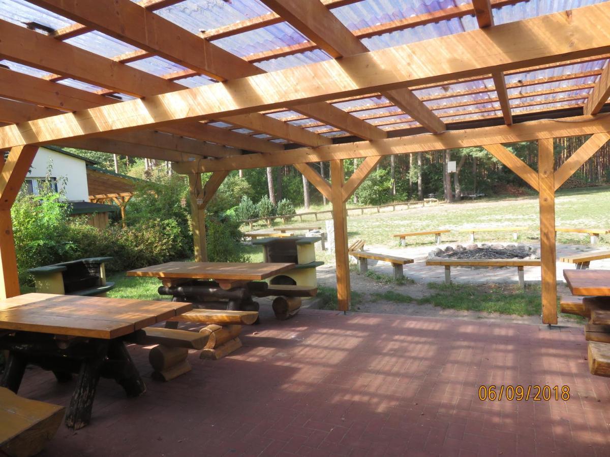 Gruppenbungalow-Waldhaus-Am Ferienpark มิโรว์ ภายนอก รูปภาพ