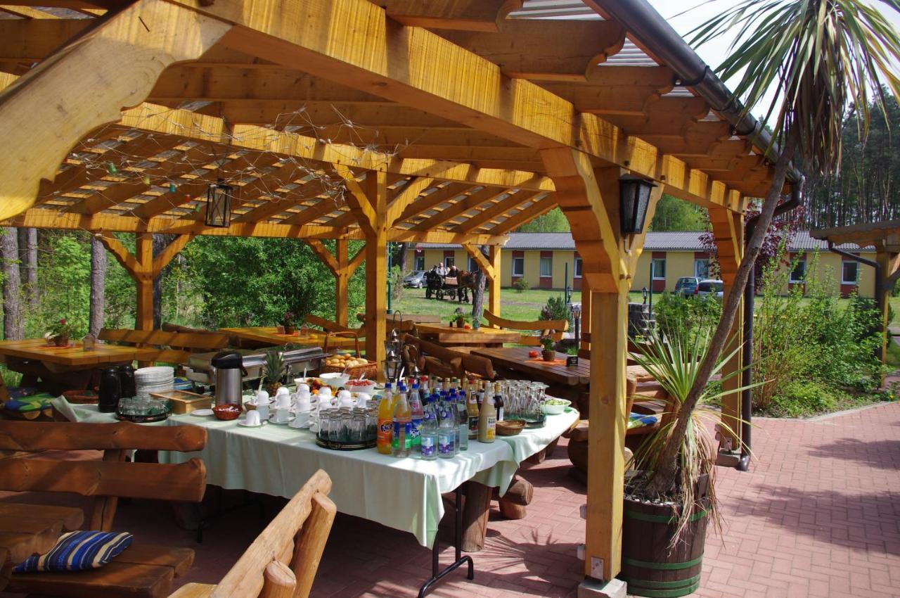 Gruppenbungalow-Waldhaus-Am Ferienpark มิโรว์ ภายนอก รูปภาพ