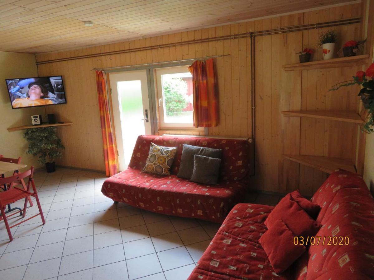 Gruppenbungalow-Waldhaus-Am Ferienpark มิโรว์ ภายนอก รูปภาพ