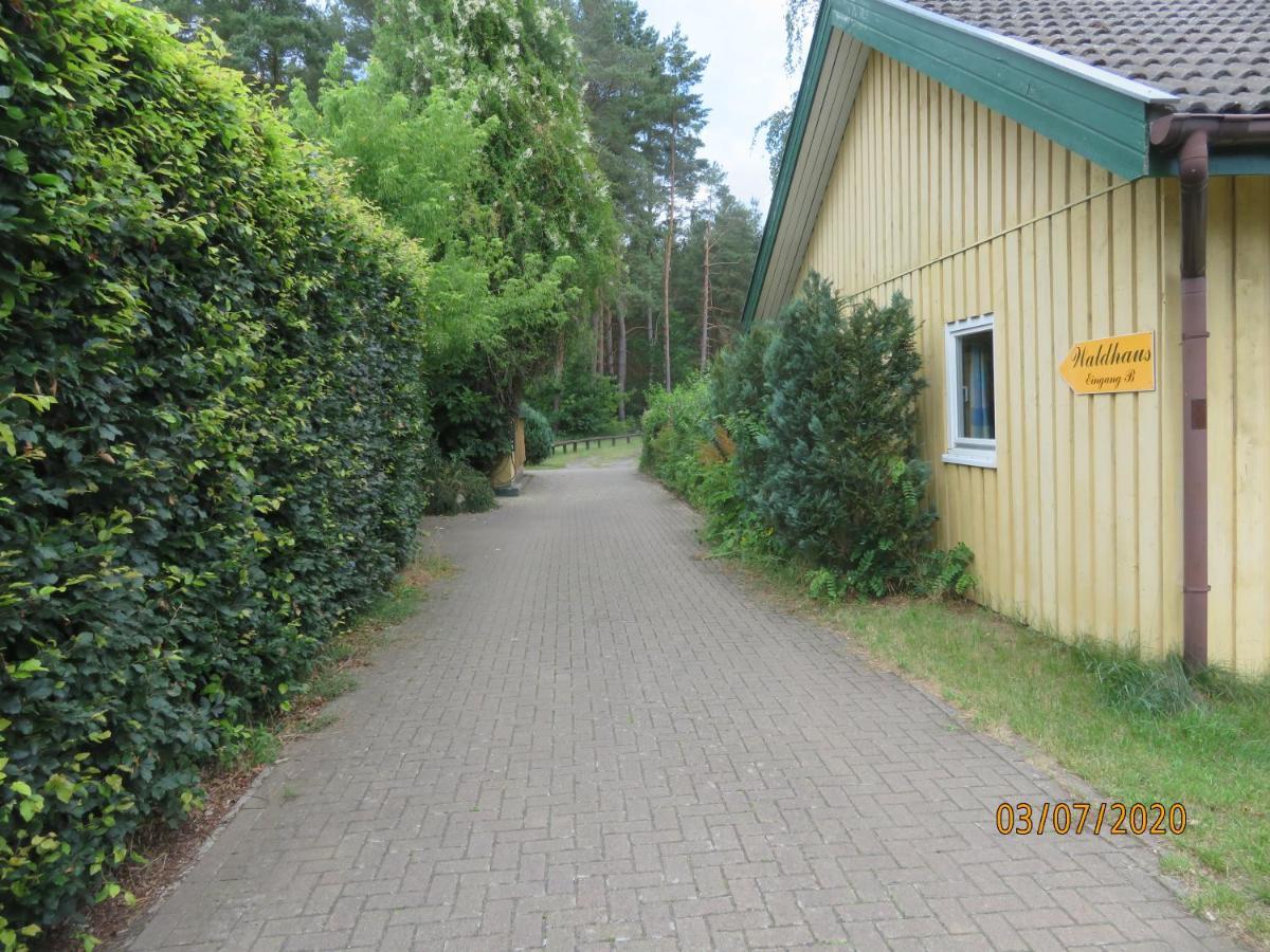 Gruppenbungalow-Waldhaus-Am Ferienpark มิโรว์ ภายนอก รูปภาพ